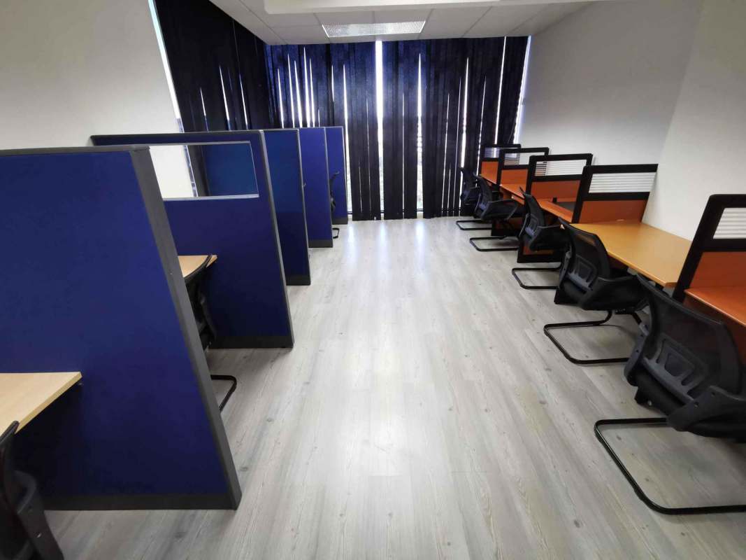 Office space with cubicles, glass walls and ergonomic chairs in Century Tower business tower Panama