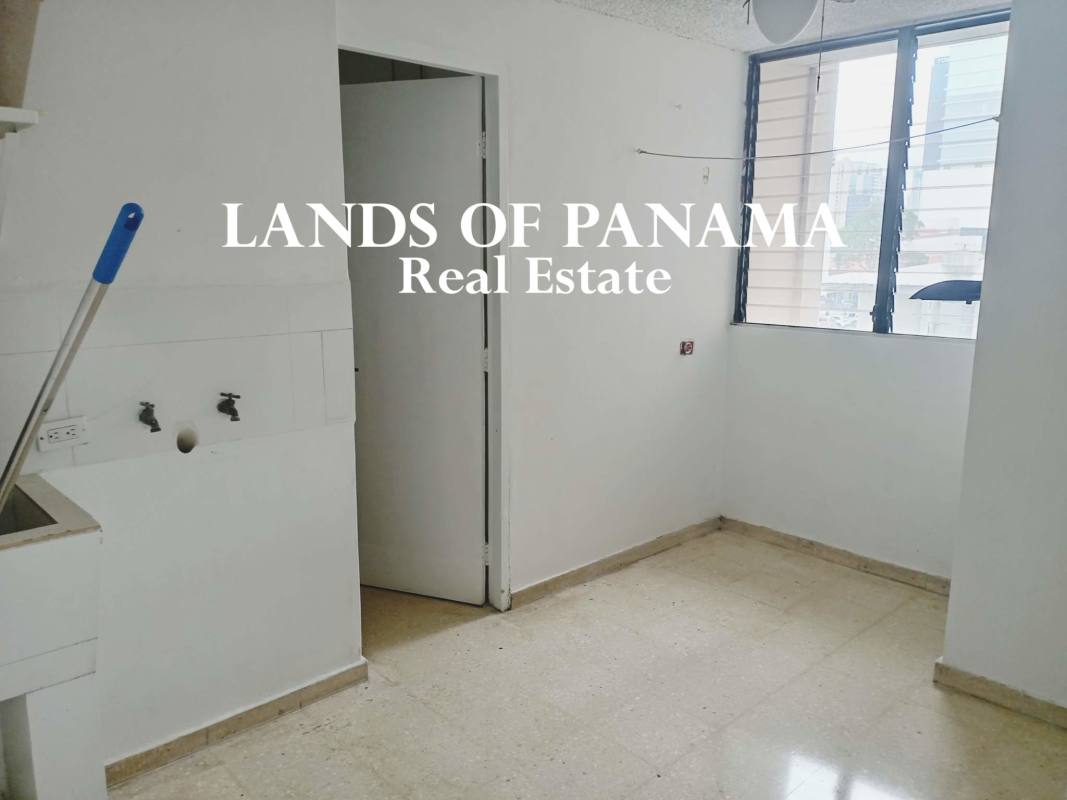 Spacious bedroom with built-in wardrobe and large windows in PH Marfil Obarrio