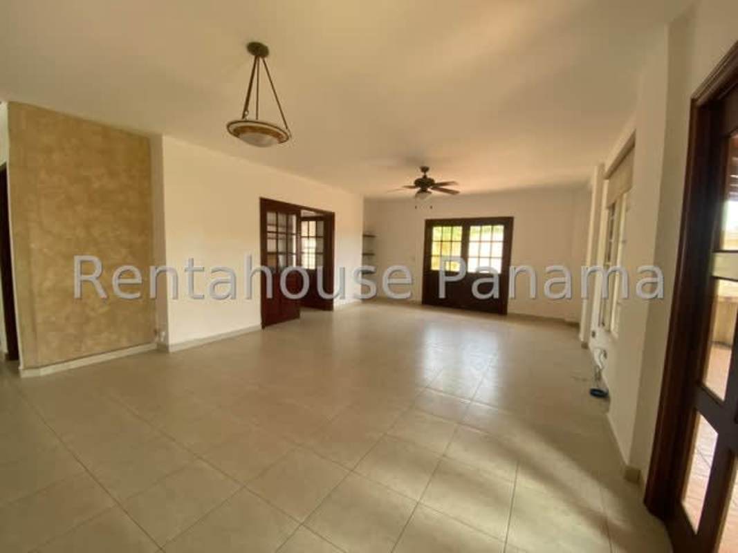 Kitchen with granite counters, ceramic backsplash, ample storage Villa Valencia Costa Sur Panama