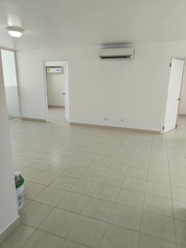 Living-dining area with AC and balcony access in PH Majestic Gardens Edison Park Panama City