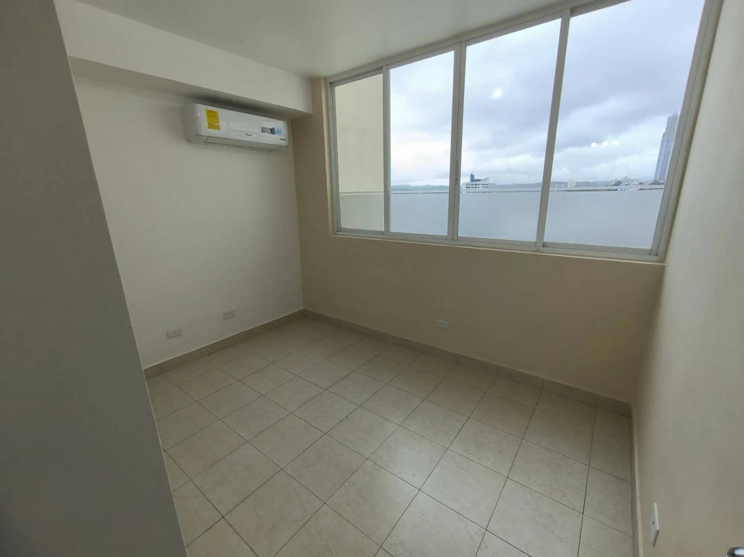 Secondary bedroom with tiled floors and AC PH Majestic Gardens Panama