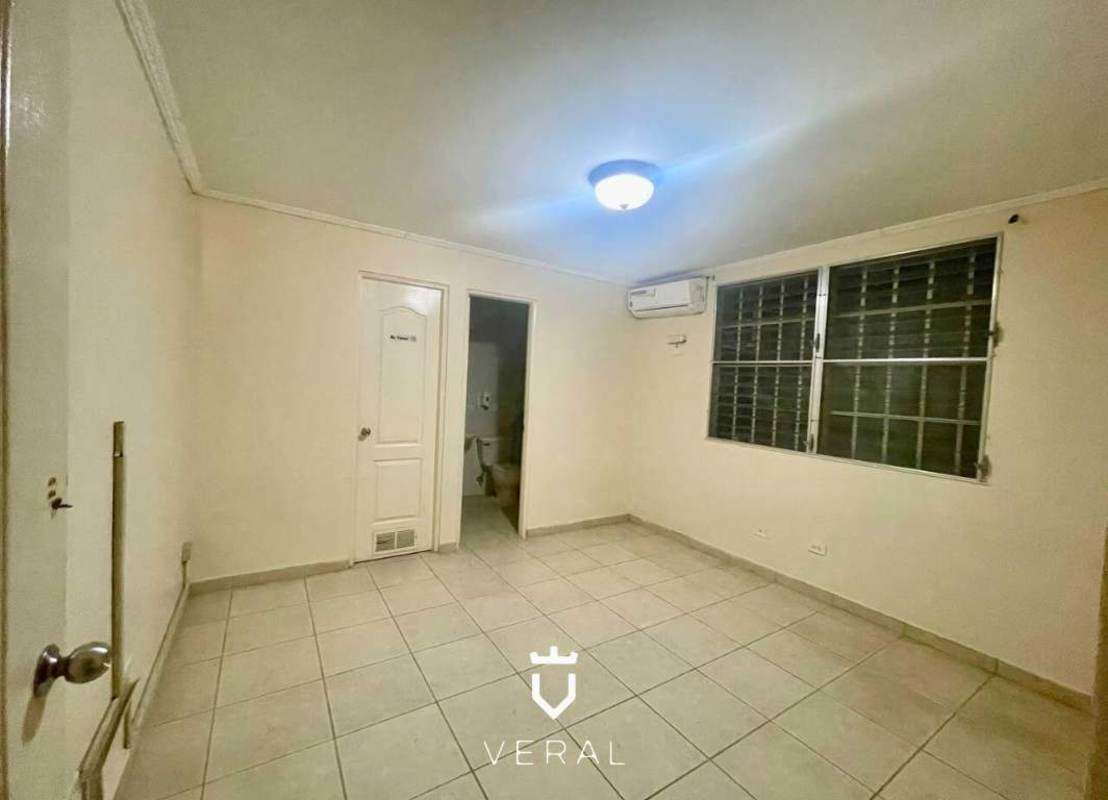 Bedroom with AC, closet and ensuite bathroom in Terrazas Brisas del Golf