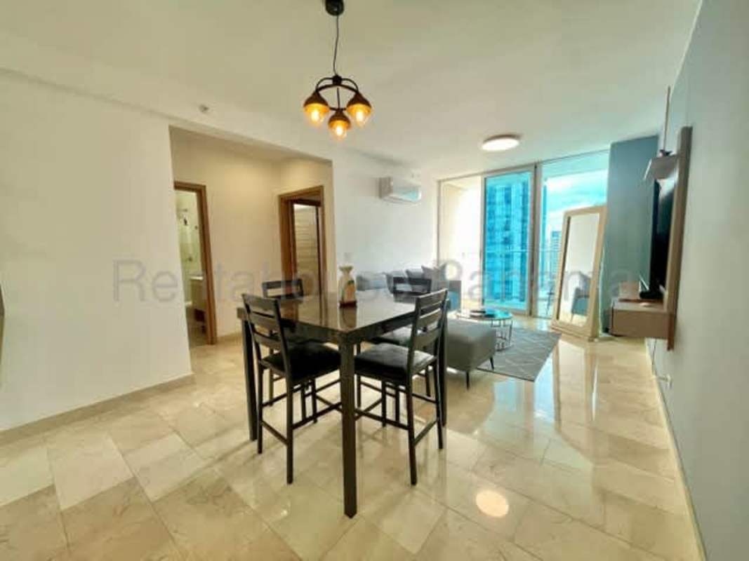 Spacious bedroom with window and closet PH Destiny Residences in Panama City