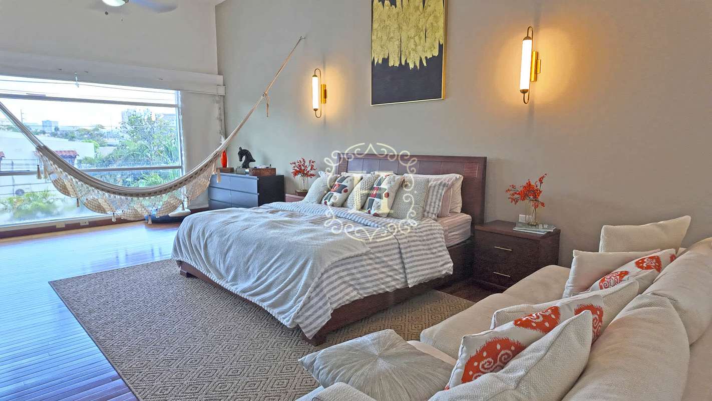 Luxury 4BR Modern Home with Pool & Terrace in Altos del Golf - View 3