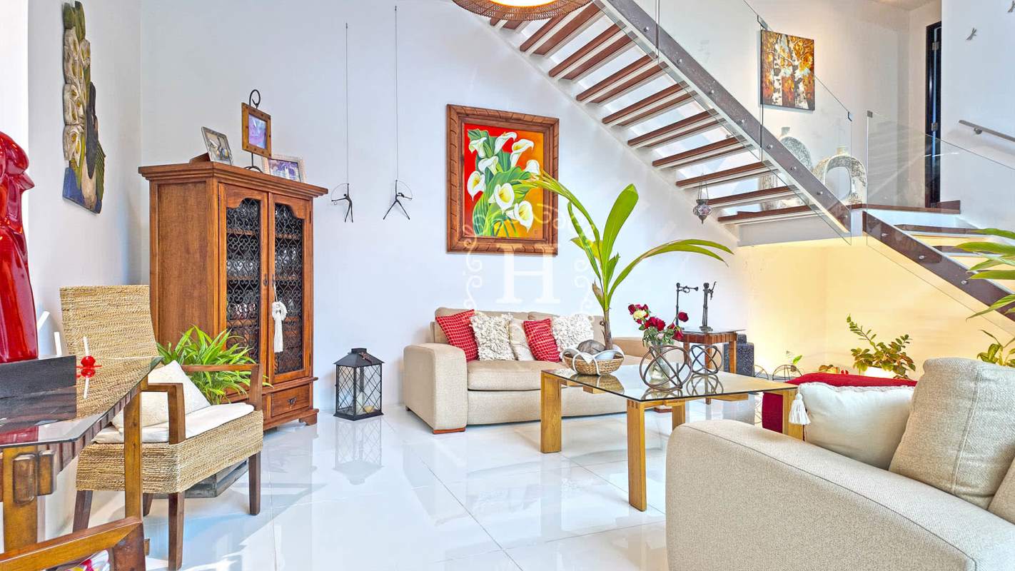 Luxury 4BR Modern Home with Pool & Terrace in Altos del Golf - View 2