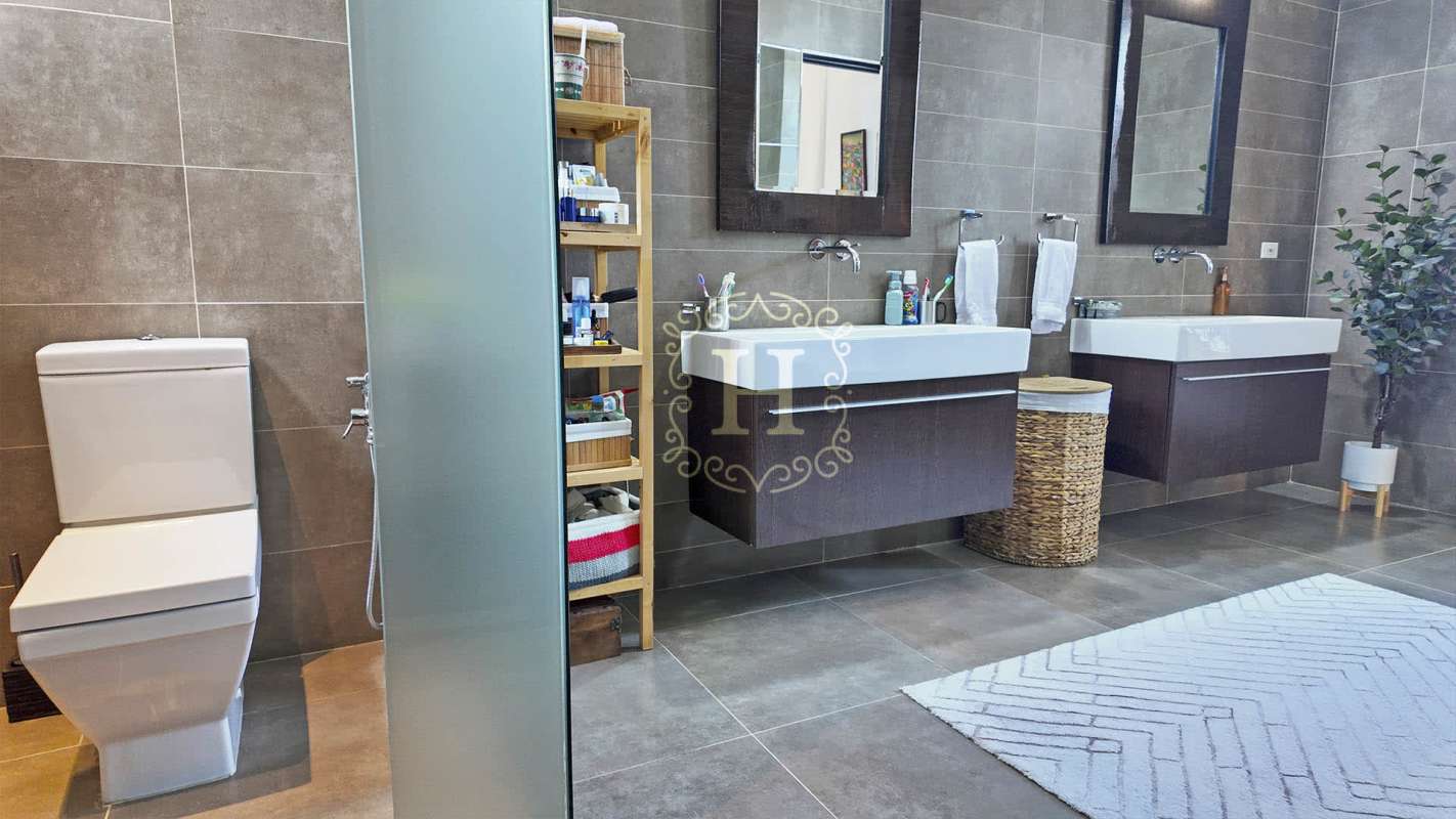 Luxury 4BR Modern Home with Pool & Terrace in Altos del Golf - View 5