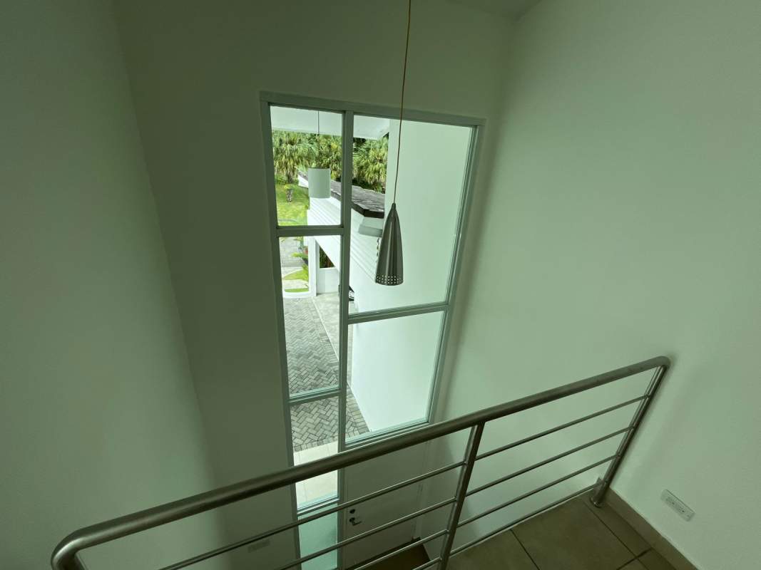 Private swimming pool luxury house Altos de Panamá Condado del Rey