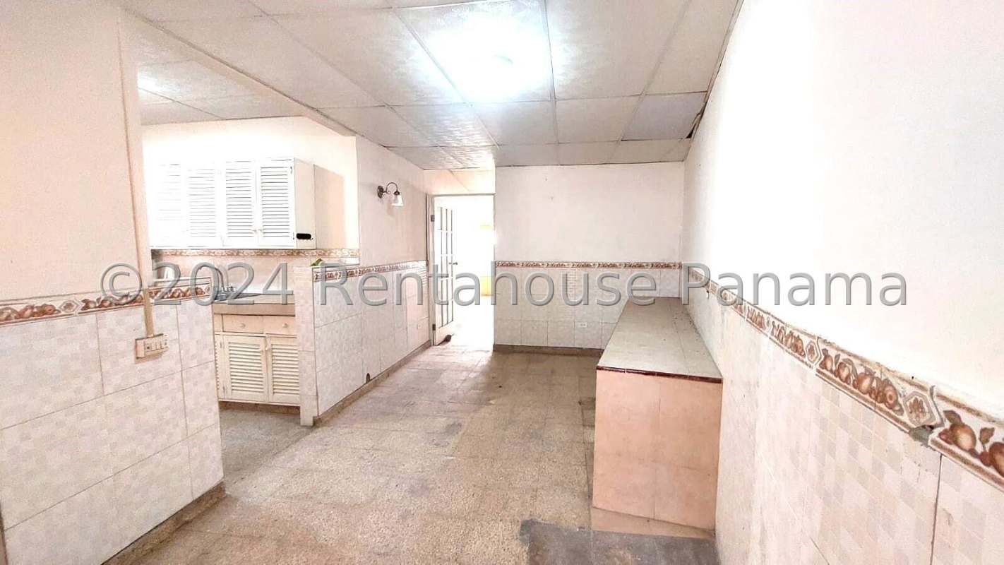 Bedroom with AC split, ceiling fan, built-in closet in Villa Zaita house Panama