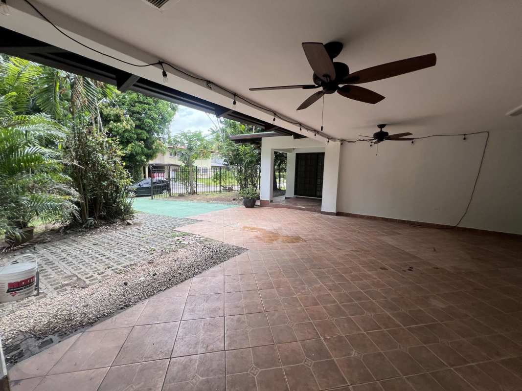 Spacious kitchen with wood cabinets, granite counters and appliances in Clayton rental Panama City