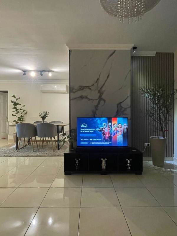 Second bedroom with large window city views PH Arrecife Punta Paitilla Panama