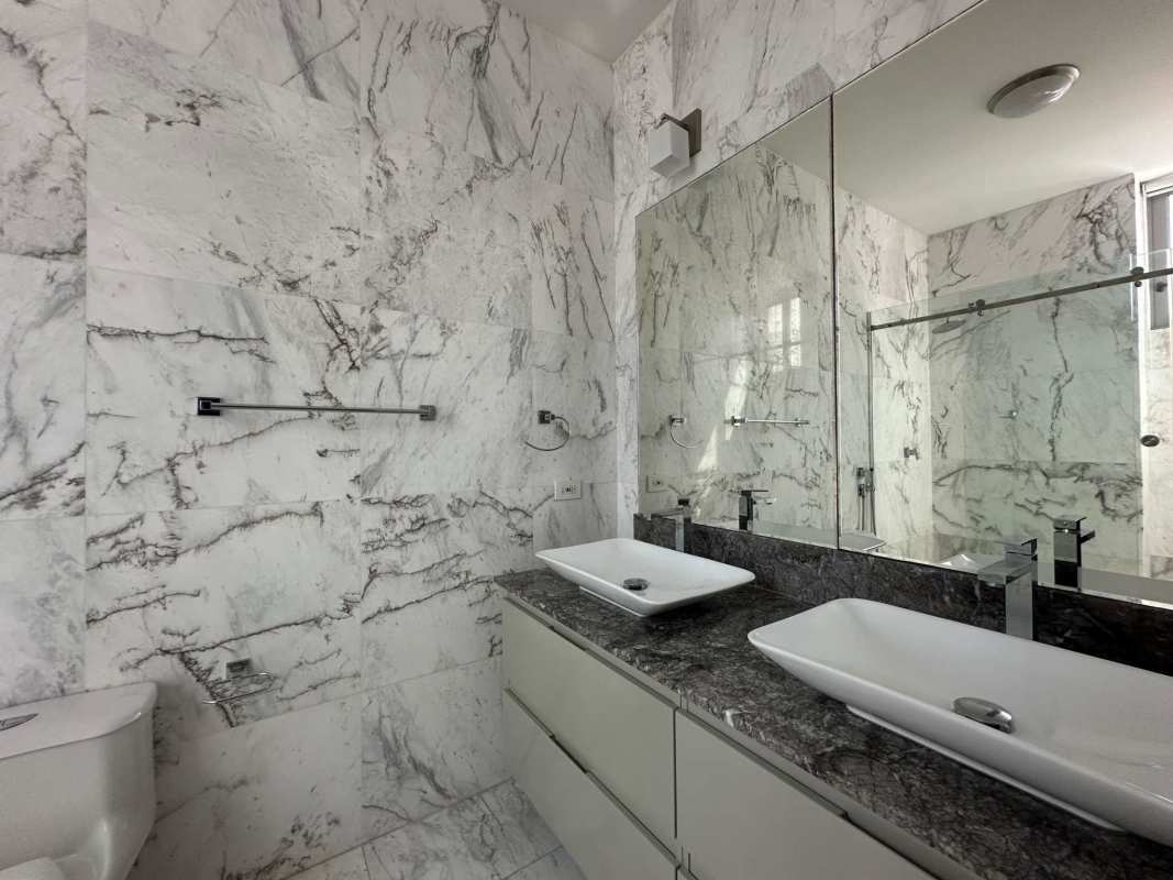 Modern 3BR Luxury Condo with Balcony Costa del Este