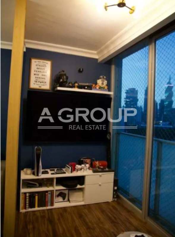 Spacious open plan living-dining rooms with large glass doors PH Pacific Sun Panama