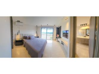 Bright master bedroom with walk-in closet and large balcony doors, PH Explora Panama