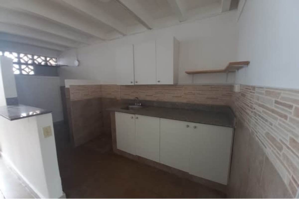 Compact kitchen with cabinets, tile backsplash for rent apartment Calidonia Panama