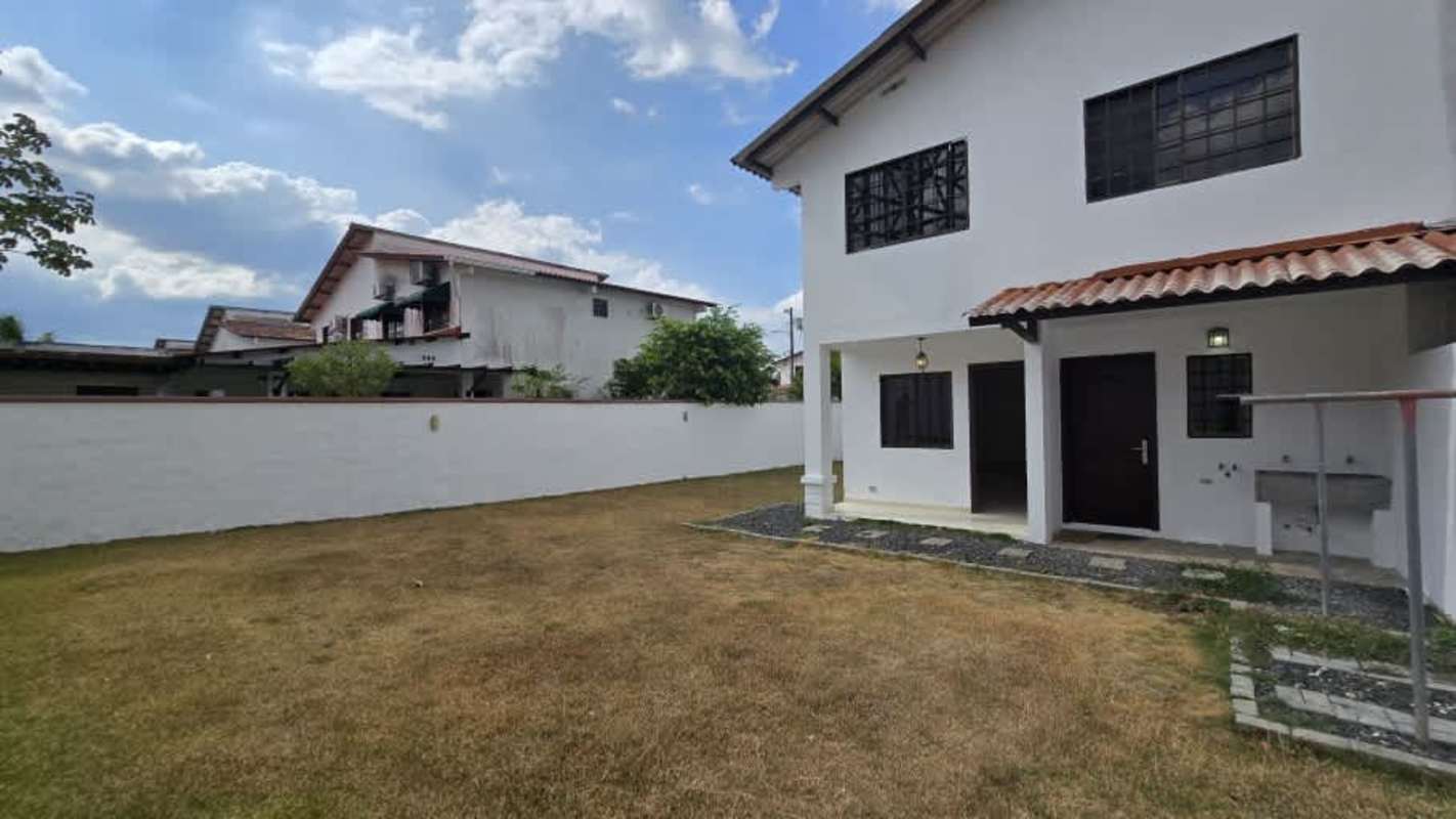 Spacious 3BR House Gated Community Las Cumbres