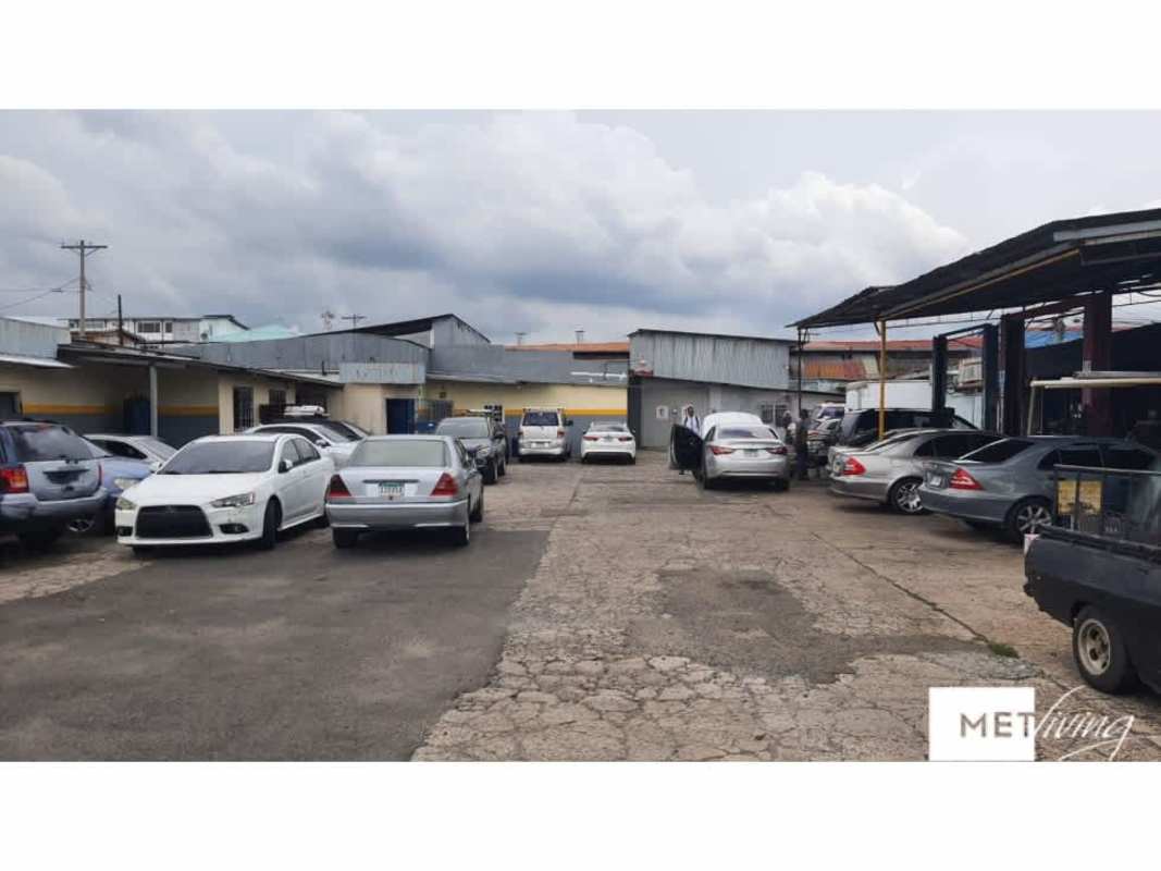 Exterior view of PH Rio Abajo Plaza with parking lot entrances on Calle 10 and Calle 11 Panama City