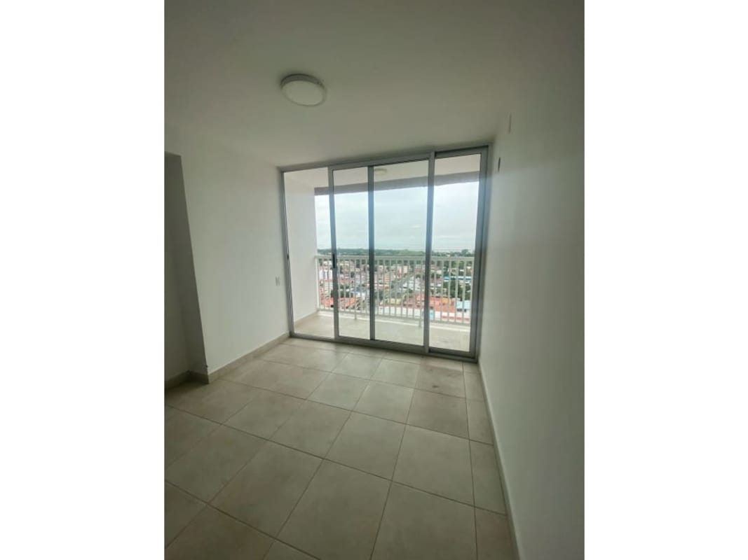 Bedroom with big window natural light built-in wardrobe tile floor PH Alegría Bella Vista Panama