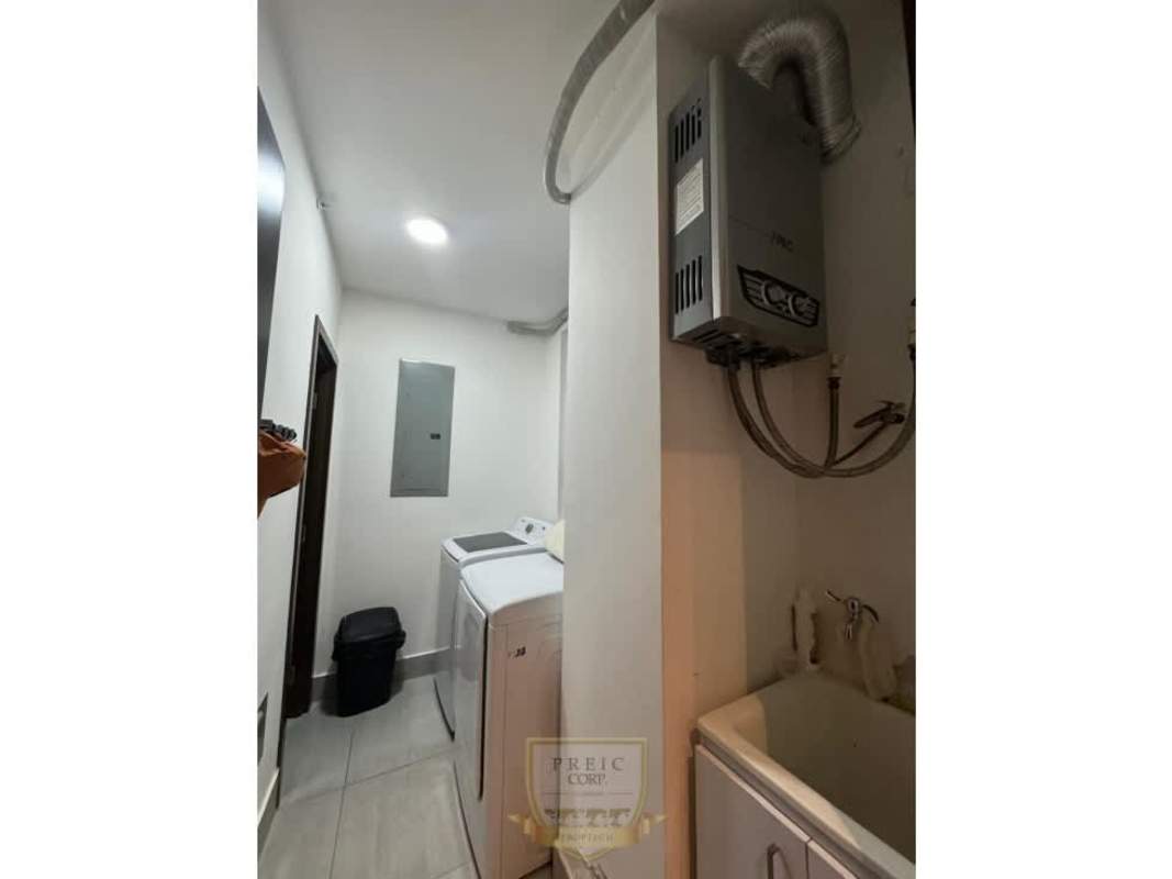 Outdoor swimming pool and lounge deck in Jade Tower San Francisco Panama