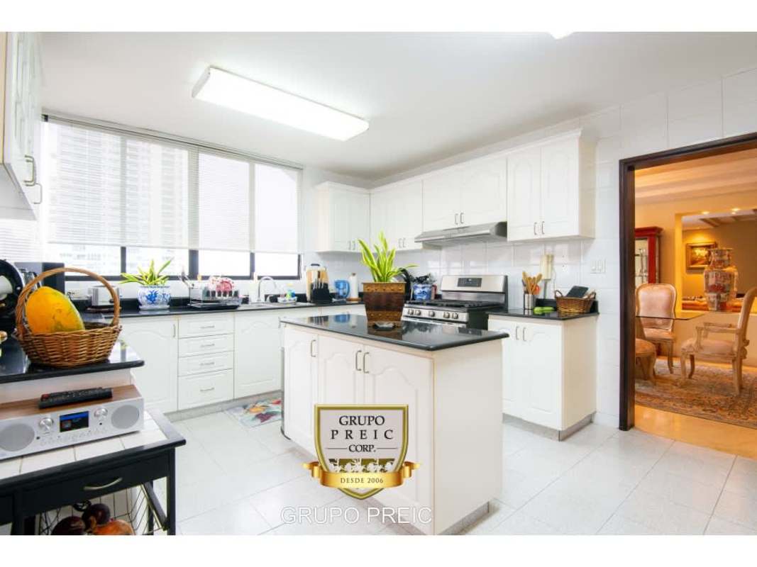 Large penthouse master bedroom with city view, ensuite bath, PH Plaza Real San Francisco Panama