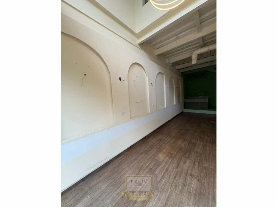 Retail space with purple accent wall, wood-style floors, AC unit in Plaza San Francisco Panama