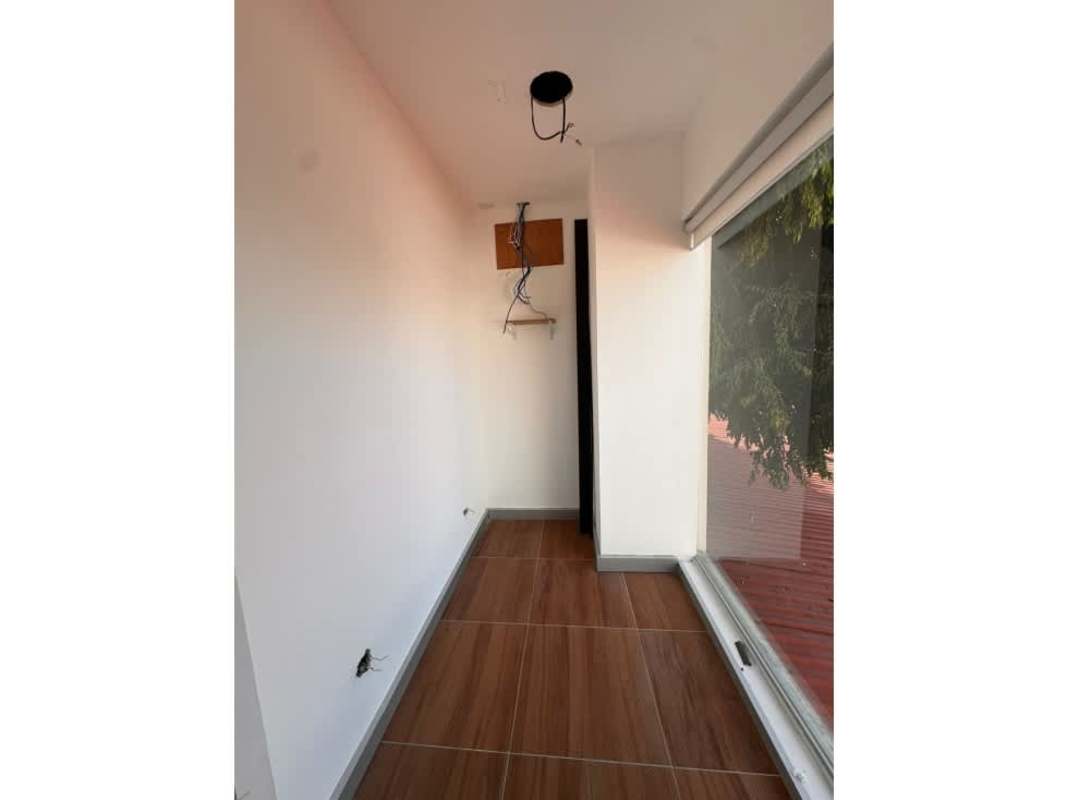 Enclosed balcony or sunroom with large windows and tile floors in San Francisco Plaza Panama