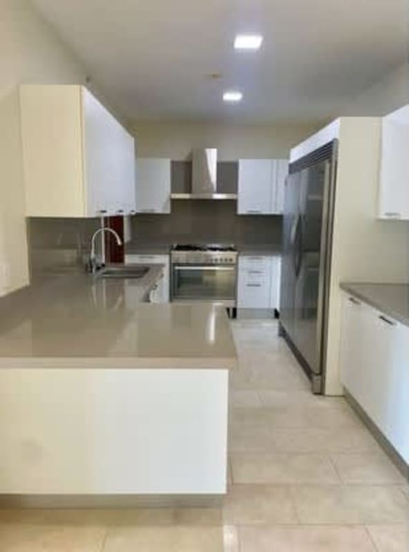 Kitchen with stainless appliances, granite counters, sleek cabinetry PH Greenview Panama luxury rental