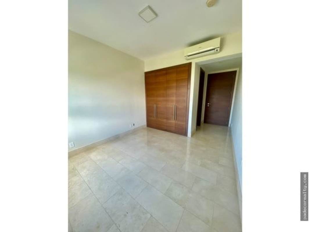 Large bedroom with ensuite bath, golf view windows PH Greenview Santa Maria rental Panama City