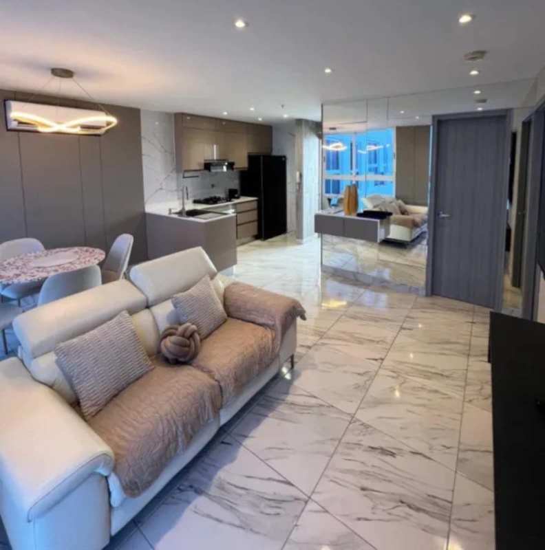 Contemporary bathroom with large mirror, glass shower in PH BICSA Panama