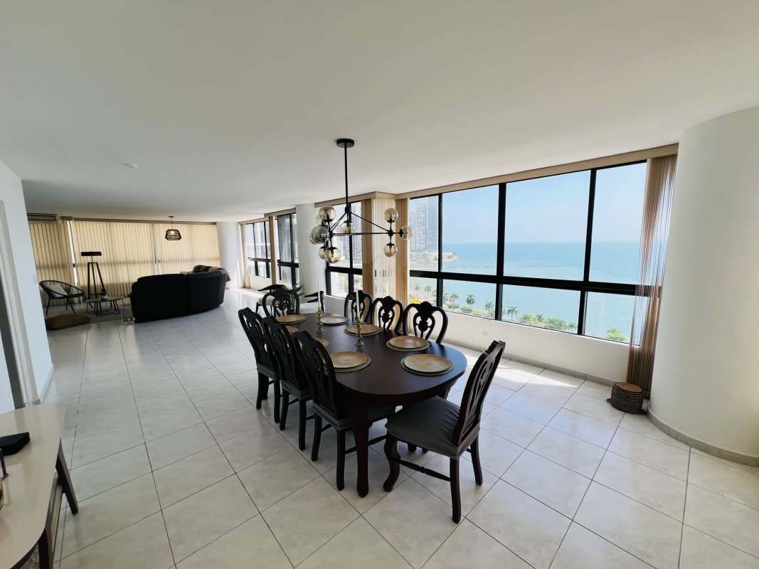 Bright open dining area with oceanfront windows in PH Miami Avenida Balboa Panama City