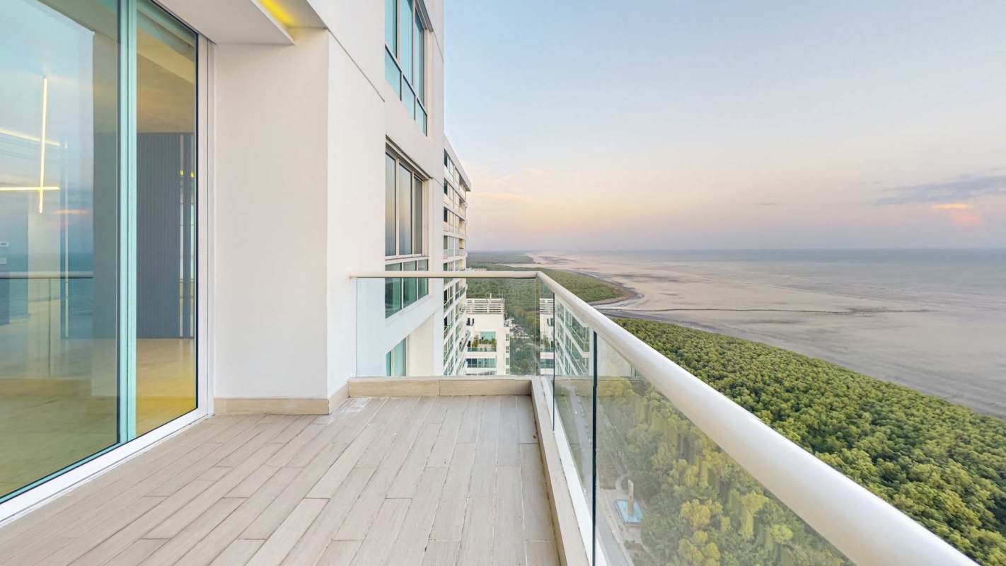 Luxury skyscraper infinity pool overlooking Panama Bay at Acqua 1 Costa del Este