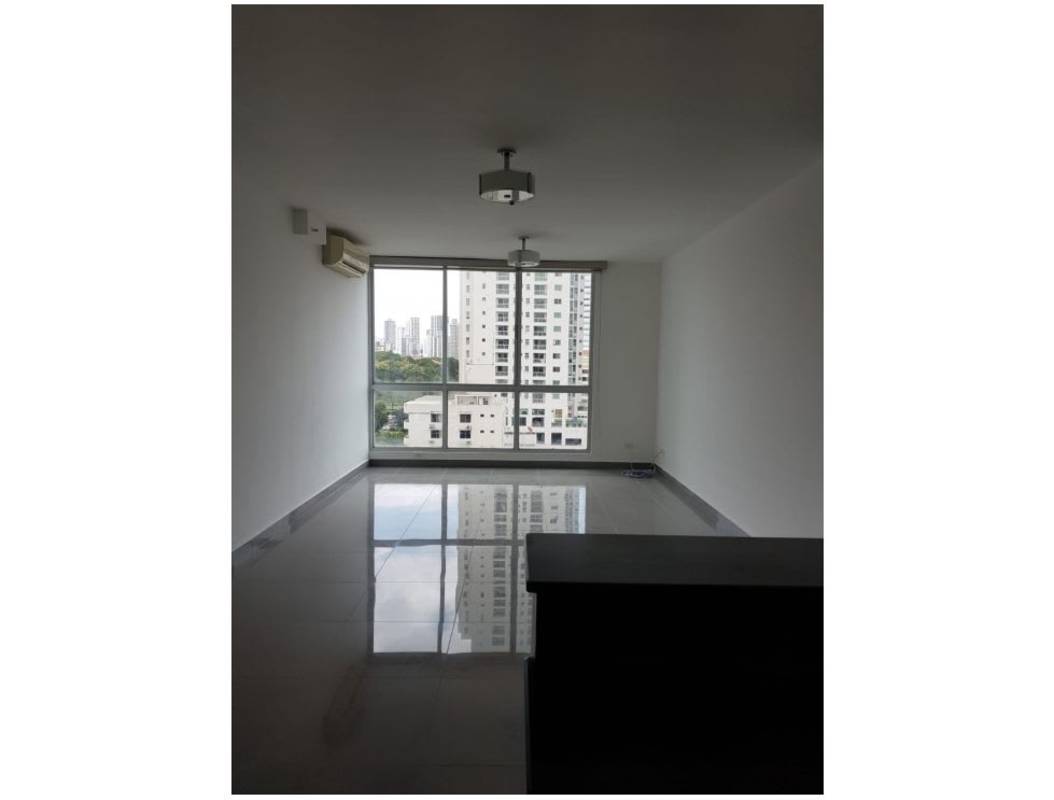 Bedroom with big sliding door closet and ceiling fan PH Quartier 74 in San Francisco Panama