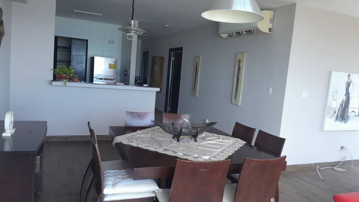 Open concept dining with panoramic bay views in furnished apartment Avenida Balboa