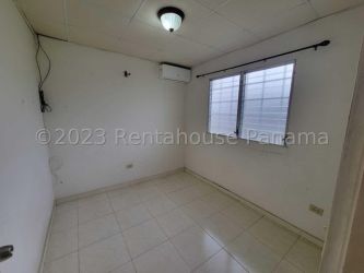 Fenced backyard with green grass side yard in single-family home Panama