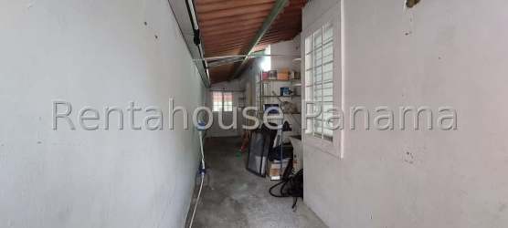 Bedroom with tile floors windows in affordable house Arraiján Panama