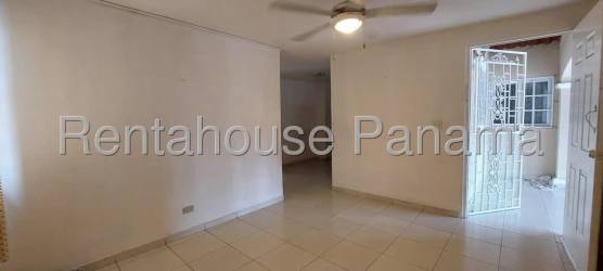 Open living room tiled floor ceiling fan window Vista Alegre Arraiján Panama