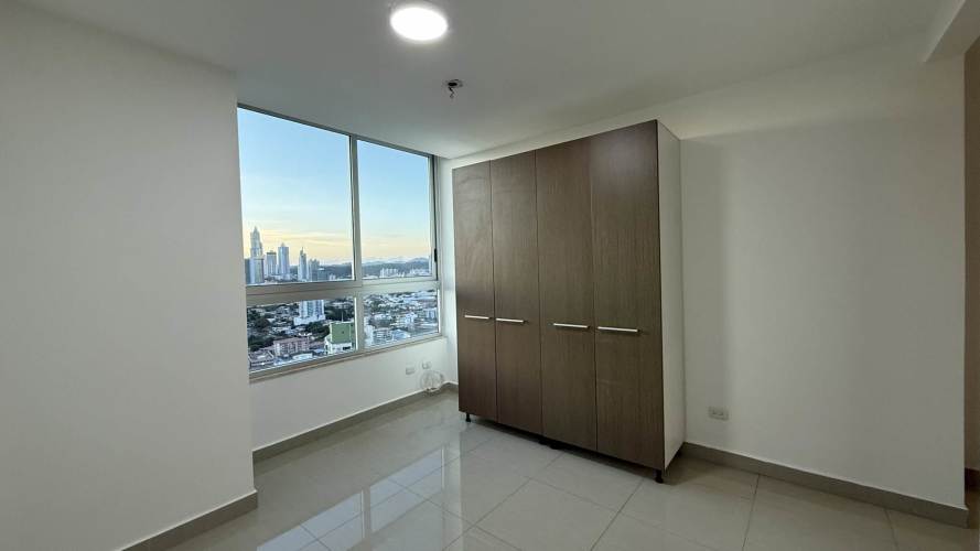 Infinity rooftop pool overlooking Panama City skyline in PH El Carmen Tower