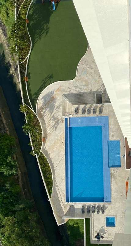 Oceanfront infinity pool overlooking the Pacific in PH Grand Tower Panama