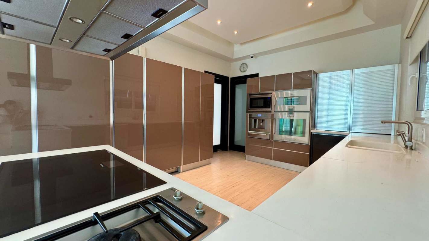 Remodeled kitchen with island Thermador Gaggenau appliances Toscana Costa del Este Panama