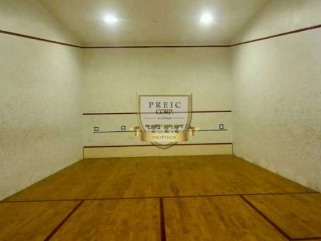 Loft mezzanine bedroom overlooking living room, closet space in PH Vitro Loft Panama