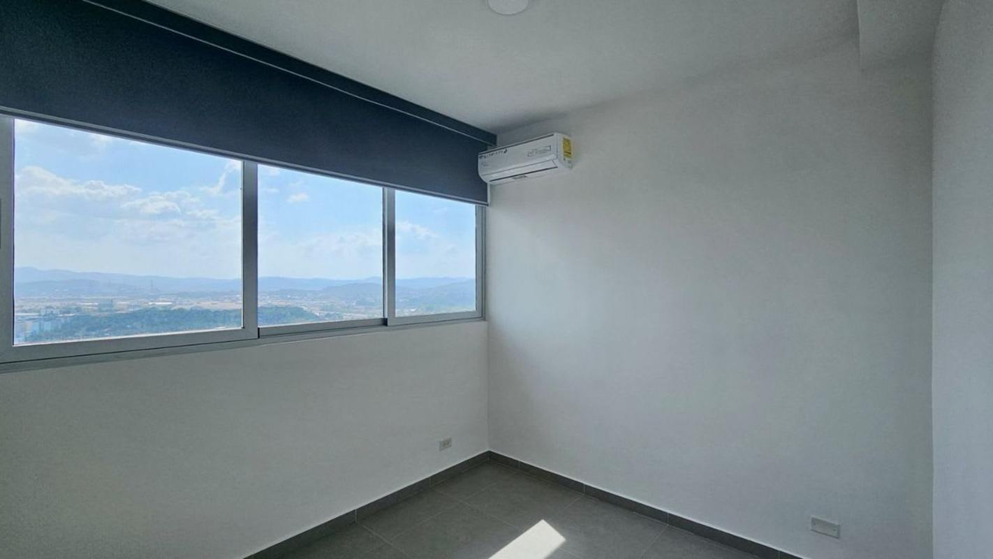 Minimalist bedroom window city skyline split air conditioner PH La Cresta Bella Vista Panama