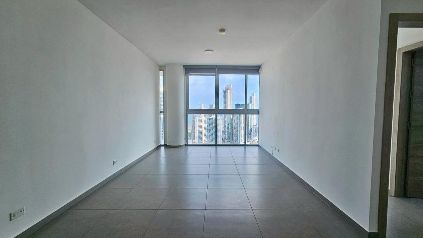 Corner apartment with floor-to-ceiling glass and skyline/mountain views in PH La Cresta Panama City