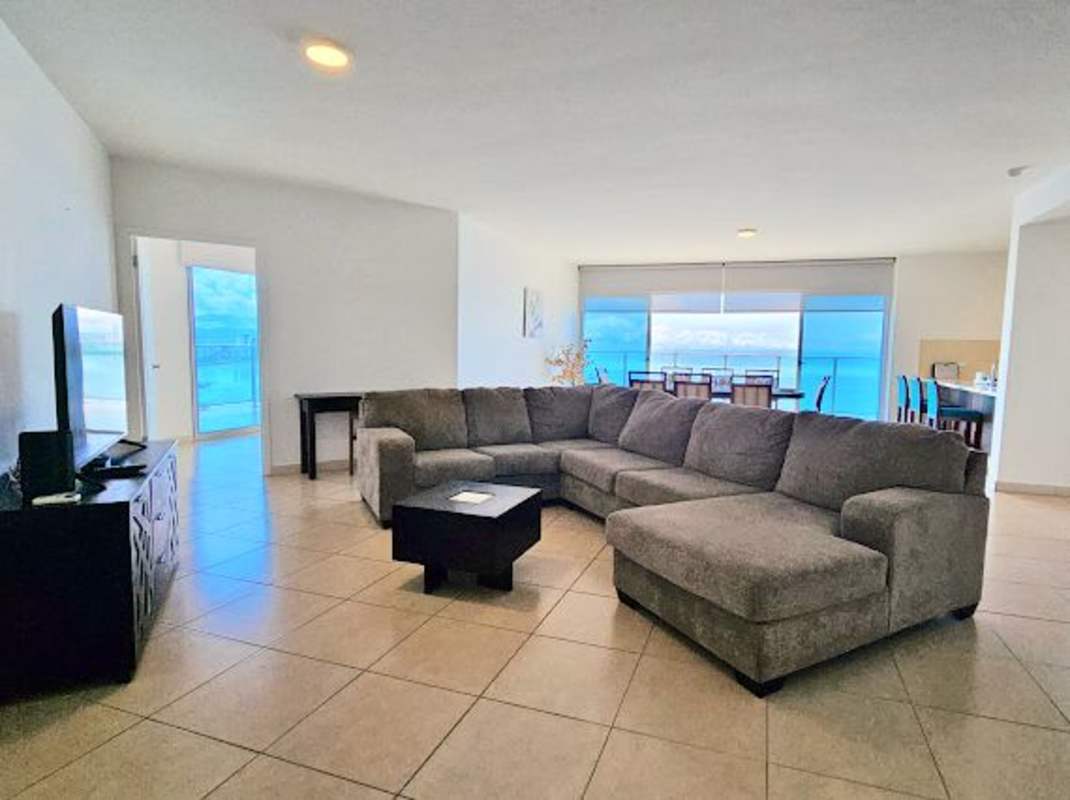 Dining area with glass wall to ocean-view balcony in PH Ocean Club Punta Pacifica