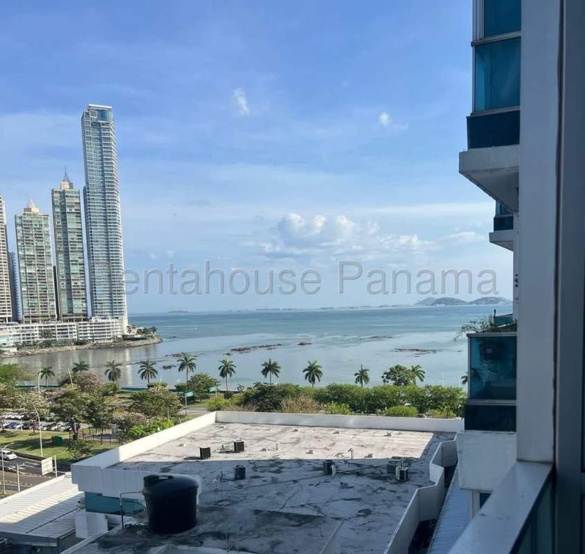 Fully equipped modern kitchen with granite counters and cabinetry PH Bayfront Panama