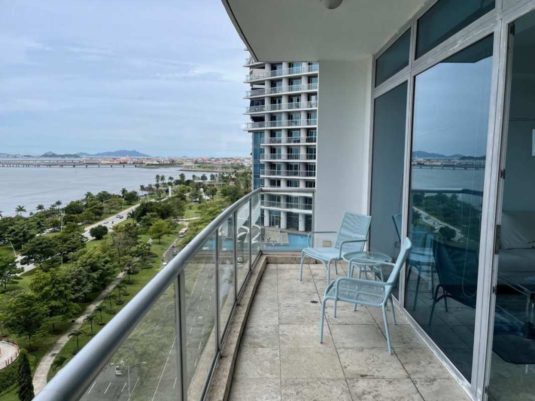 Bright living room with white sofa floor-to-ceiling windows ocean view PH Sky Balboa Avenue Panama
