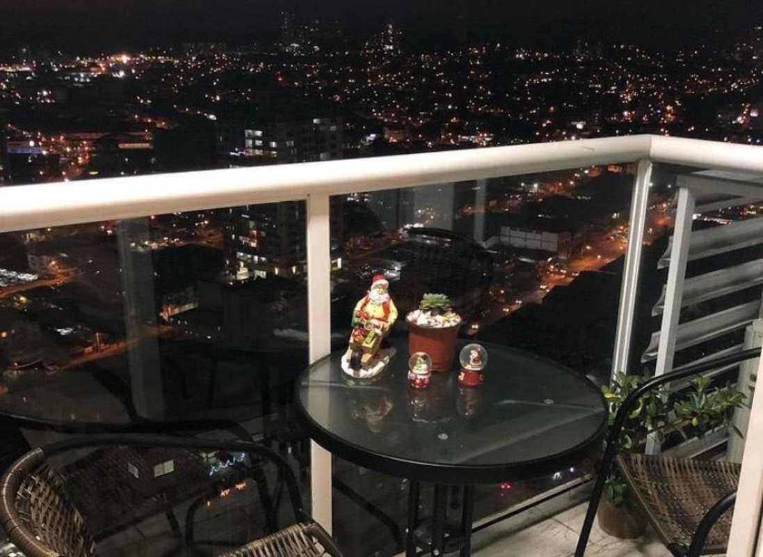 Bedroom with ceiling fan, AC unit, built-in wardrobe in apartment PH Metropolitan Park Panama