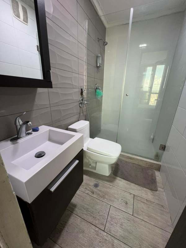 Contemporary bathroom with walk-in shower glass enclosure apartment PH Metropolitan Park Panama City