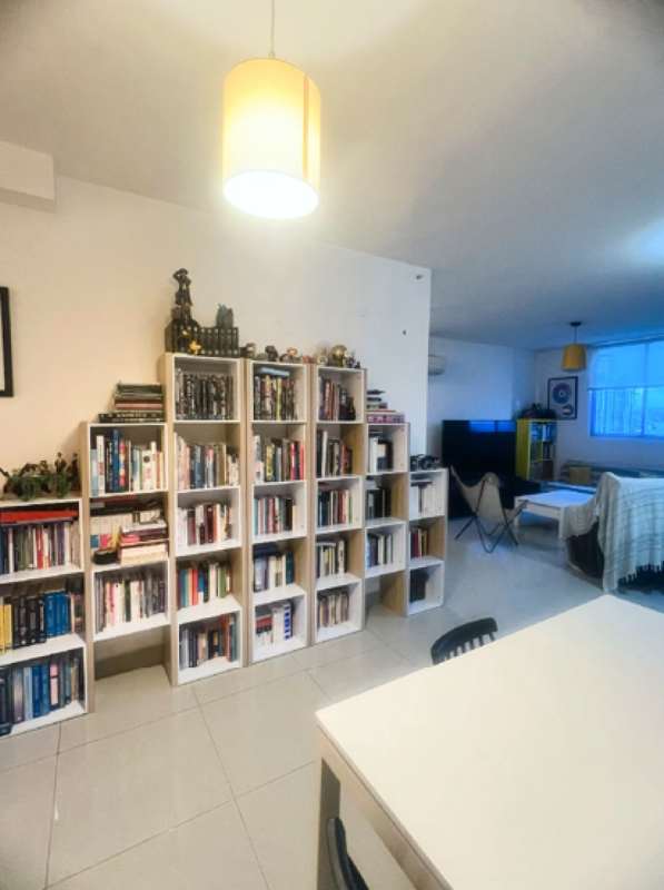 Living area with city views and TV in PH Diamond Tower Panama