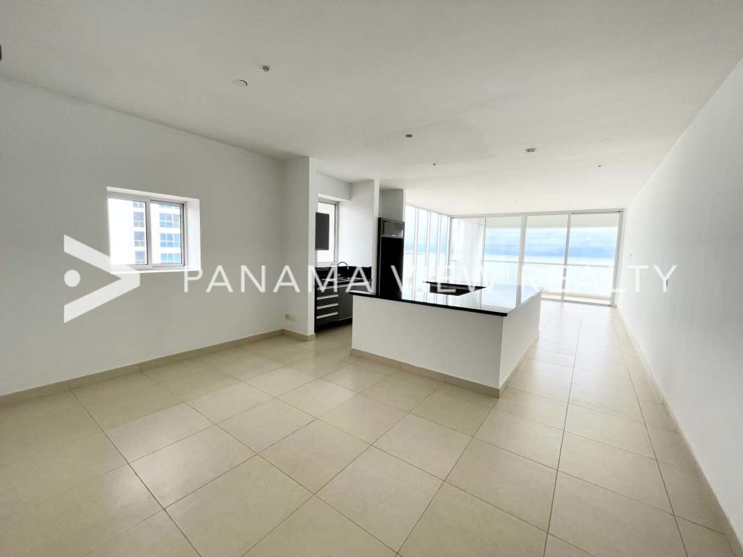 Master bedroom with panoramic ocean view windows in PH Rivage Avenida Balboa Panama City