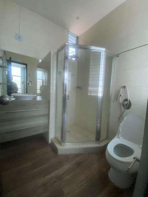Bathroom with glass shower enclosure and floating vanity in PH Famagosta Loft Panama