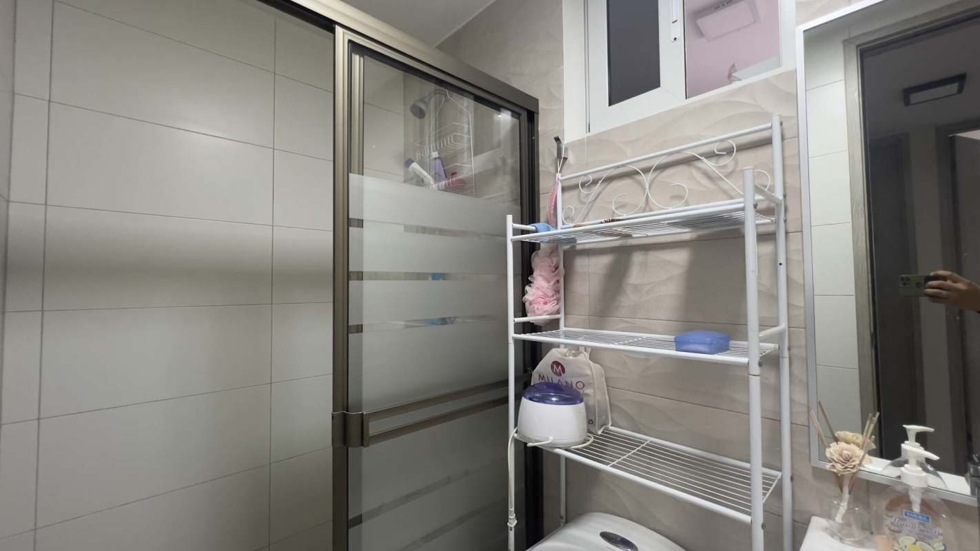 Private Room with Bathroom for Rent in Torres de Versalles Costa Sur